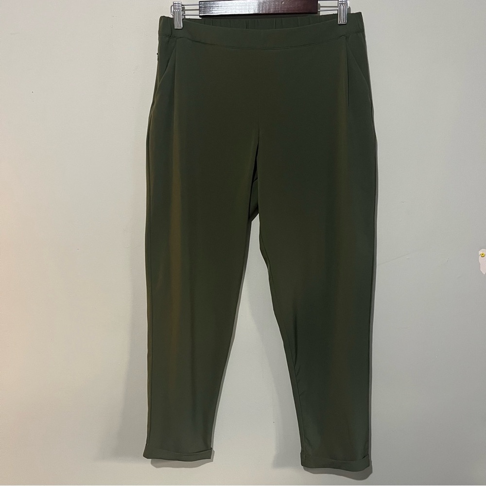 Mec cropped trouser pants size medium olive green